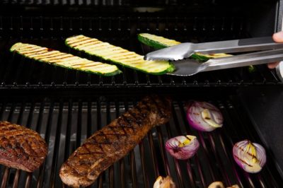 Grillzange aus Edelstahl mit Kunststoffgriff Grillzange aus Edelstahl mit Kunststoffgriff