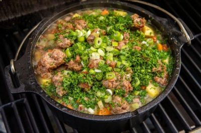 Eintopf aus dem Dutch Oven - Gusseisentopf Eintopf aus dem Dutch Oven - Gusseisentopf