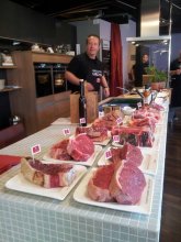 Selbst zerlegtes Grill Fleisch aus dem Dry Aged Rinderrücken Selbst zerlegtes Grill Fleisch aus dem Dry Aged Rinderrücken