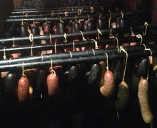 Räuchermehl eignet sich privat und kommerziell für das Räuchern von Wurst, Schinken, Fisch und vielem mehr Räuchermehl eignet sich privat und kommerziell für das Räuchern von Wurst, Schinken, Fisch und vielem mehr