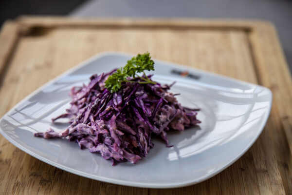 Roter-Coleslaw-Krautsalat Roter Coleslaw Krautsalat mit Cranberries