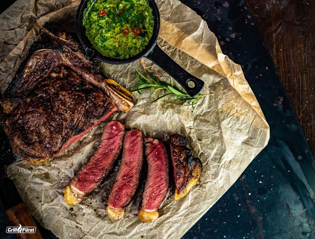 Perfektes Steak rückwärts grillen medium rare, Steak rückwärts garen