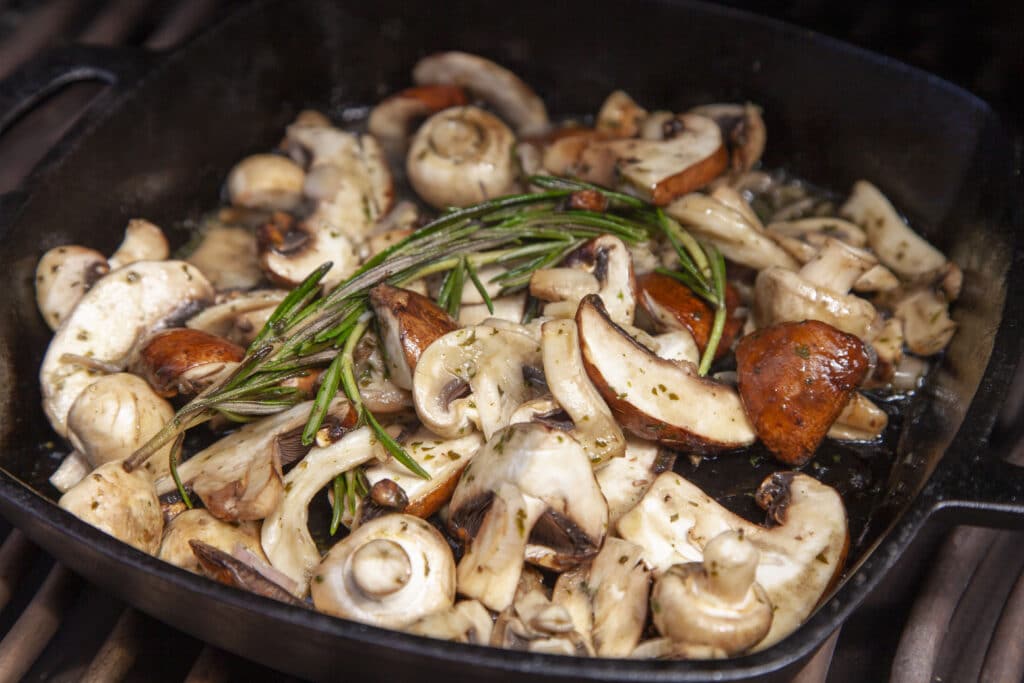 Ein fertig zubereitetes Pilzgericht lässt sich prima einfrieren.