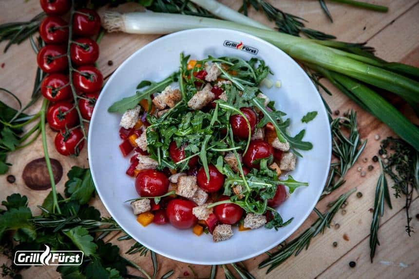 Schnelle Salate zum Grillen: Toskanischer Brotsalat mit Tomaten