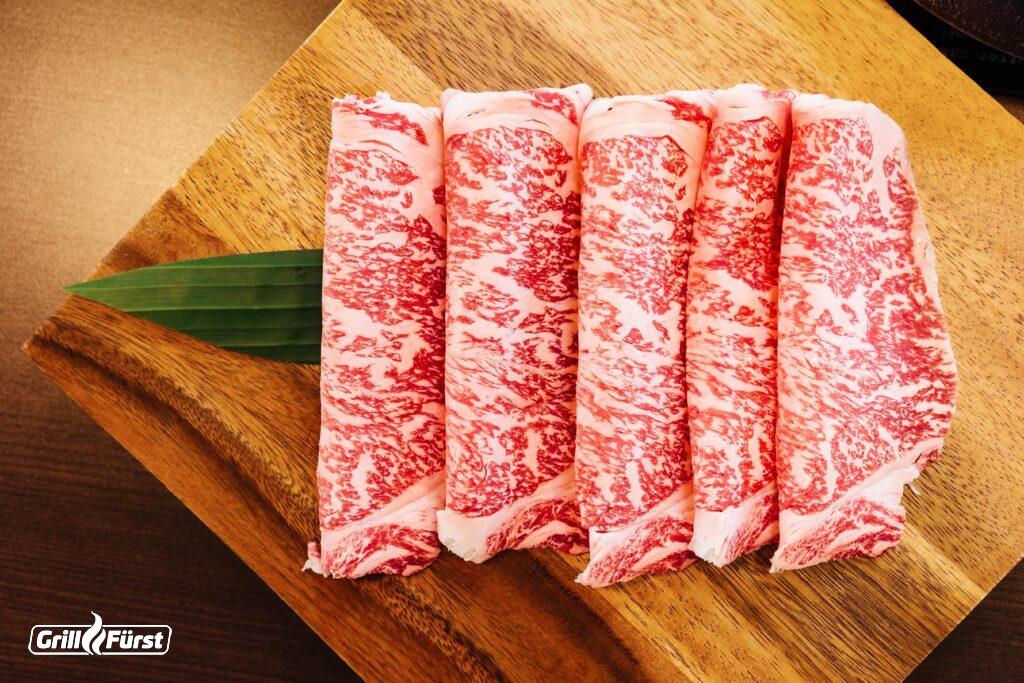 Starke Marmorierung beim Fleisch vom Kobe Rind