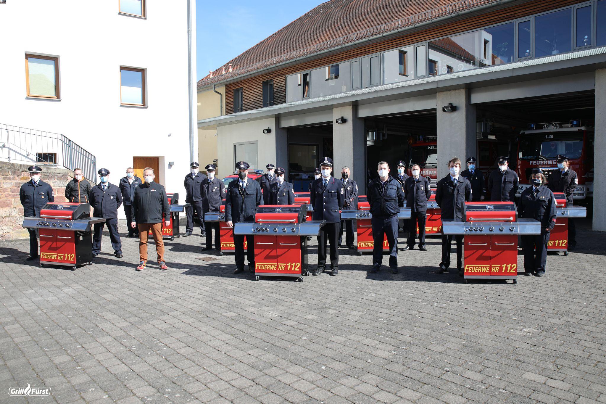 Grillfürst übergibt Feuerwehrgrill an Ortsverbände der FFW Eichenzell