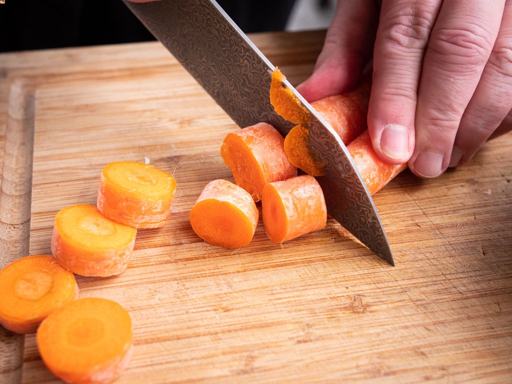 Karotten werden gewuerfelt
