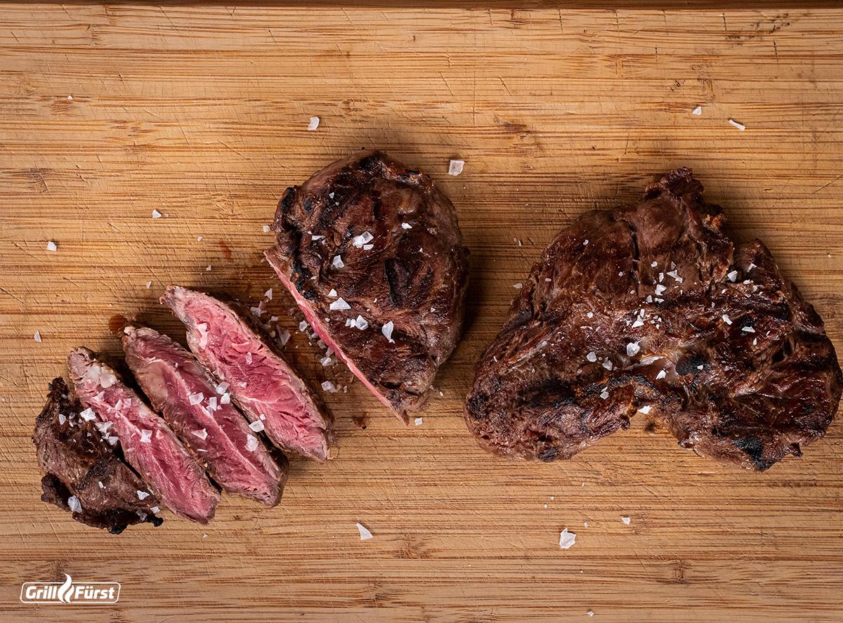 Steak nach dem Braten salzen