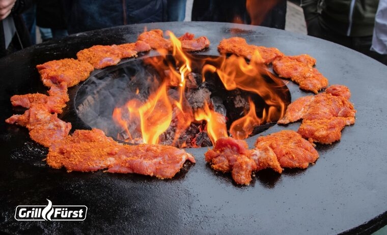 Kachelfleisch auf einer Feuerplatte
