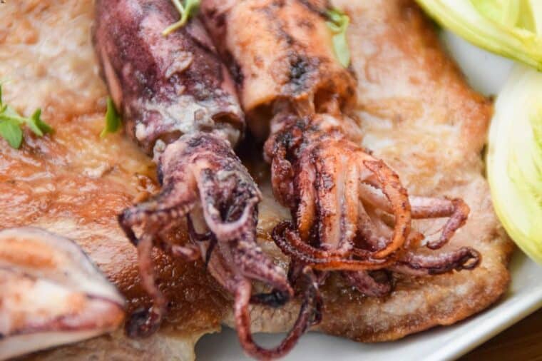 Tintenfisch gegrillt auf Iberico Secreto Steak