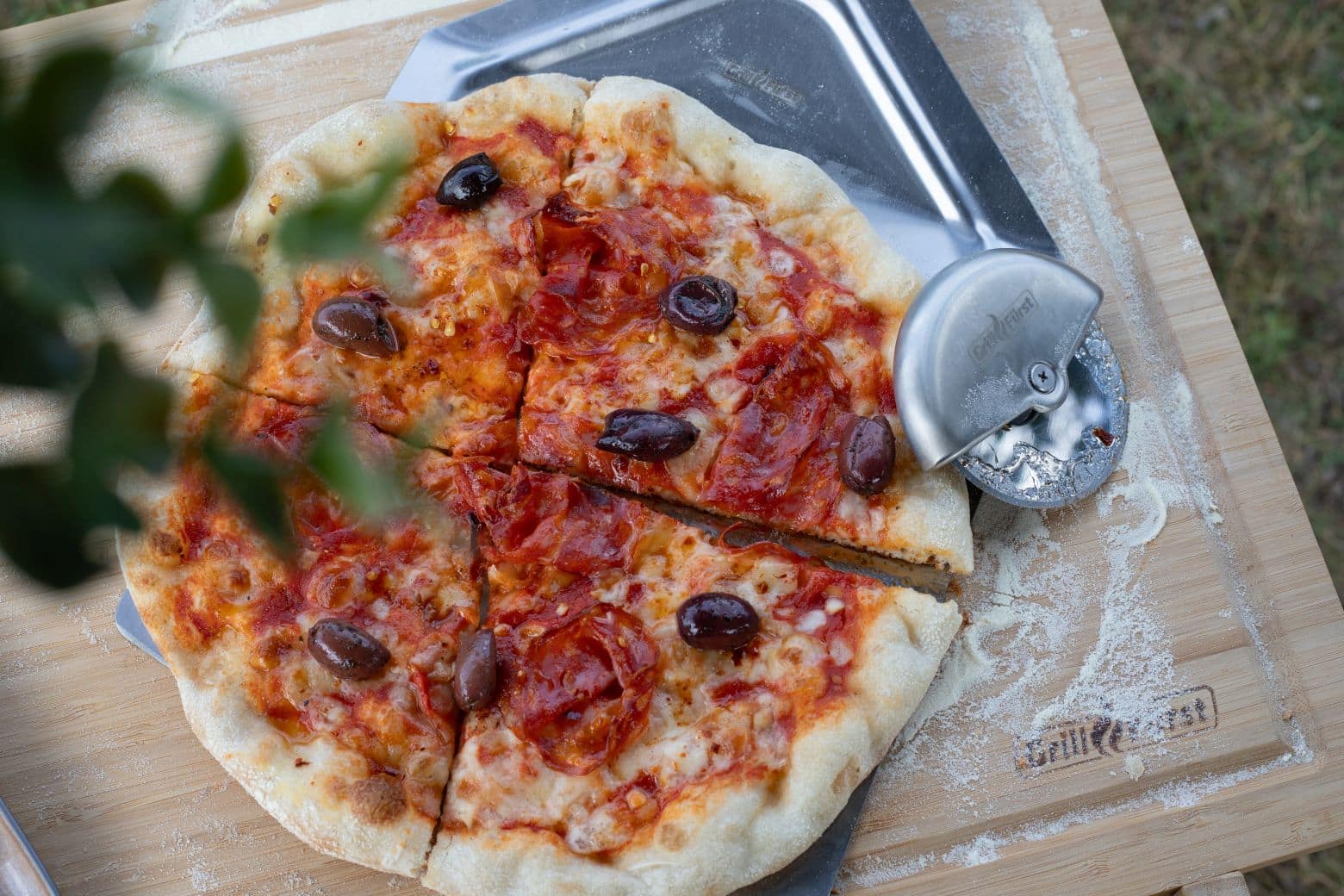 Pizza Diavolo – mit scharfen Oliven