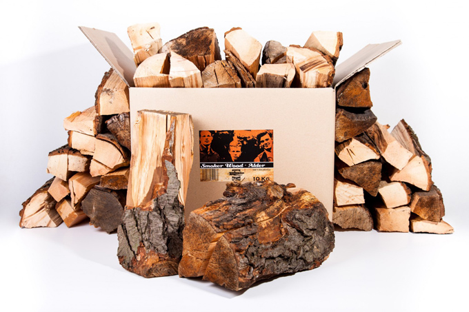 Axtschlag Holzscheite zum Räuchern Axtschlag Holzscheite zum Räuchern