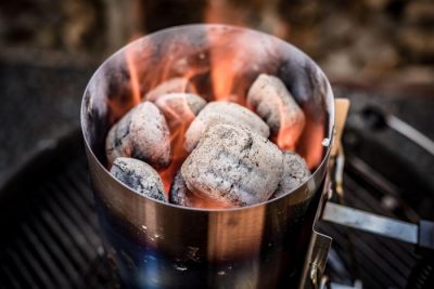 Grillfürst Anzündkamin mit glühenden Kohlen Anzündkamine, Anzünder und Holzkohle von Grillfürst, perfekt geeignet auch in Kombination mit einem Weber Holzkohlegrill
