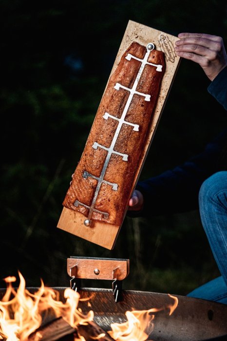 Axtschlag Flammlachsbrett Birke wenden Axtschlag Flammlachsbrett Birke wenden