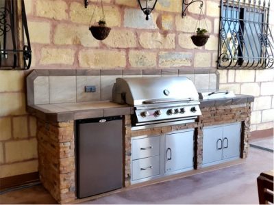 Built-in Grill von BULL integriert in eine Outdoor Küche
