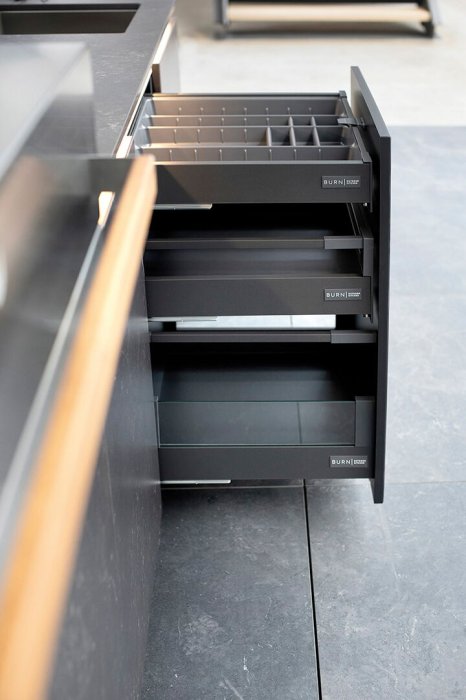 BURN SOL Outdoorküche mit Innenausstattung