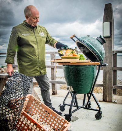 Das Big Green Egg IntEGGrated Nest mit Handgriff Mobil und sicher: Das Big Green Egg mit IntEGGrated Nest + Handgriff