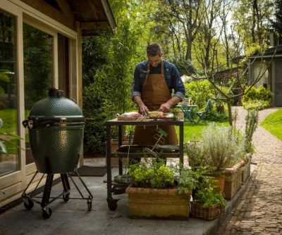 Das Big Green Egg Modul Erweiterungsgestell als praktischer Workspace Das Big Green Egg Modul Erweiterungsgestell als praktischer Workspace