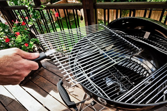 DO MORE Grillrost beim Broil King Holzkohle Kugelgrill