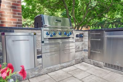 Broil King Outdoor Küche mit hochwertigen Schränken und Auzügen