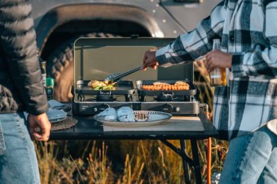 Der CADAC 2-Cook 3 Pro Deluxe mit 50 mba als Gaskocher mit zwei Flammen Der CADAC 2-Cook 3 Pro Deluxe mit 50 mba als Gaskocher mit zwei Flammen