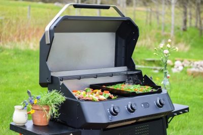 Kombi-Grill von Cozze - G-800 Combo mit 3 Brennern, Plancha und Grillrost für maximale Flexibilität