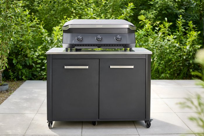 COZZE Outdoorküche mit Planchagrill