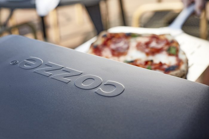 Pizza aus dem COZZE Gas Pizzaofen