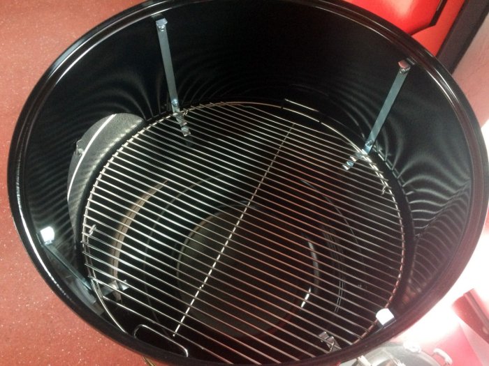 Edelstahl Grillrost im Weber Smokey Mountain Cooker