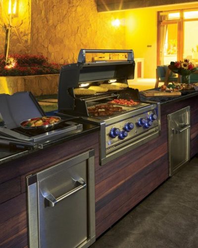 Einbau Gasgrill – hier von Broil King – lässt sich perfekt in eine Außenküche integrieren.