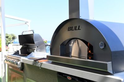 Der Einbau Pizzaofen kann einfach in die Outdoor Küchen integriert werden