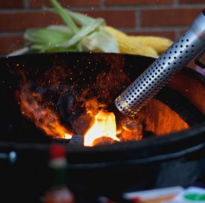 Holzkohle anzünden mit dem Elektrischen Grillanzünder Big Green Egg Looftlighter Mit einem elektrischen Grillanzünder bringen Sie Ihre Holzkohle in Sekunden zum Glühen.