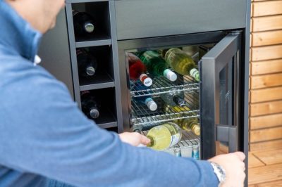 Nicht jeder Outdoor Kühlschrank kann ungeschützt im Außenbereich platziert werden