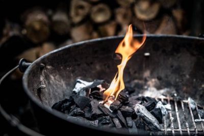 Grillanzünder für Holzkohle Der richtige Grillanzünder bringt Ihre Holzkohle schnell zum Glühen.