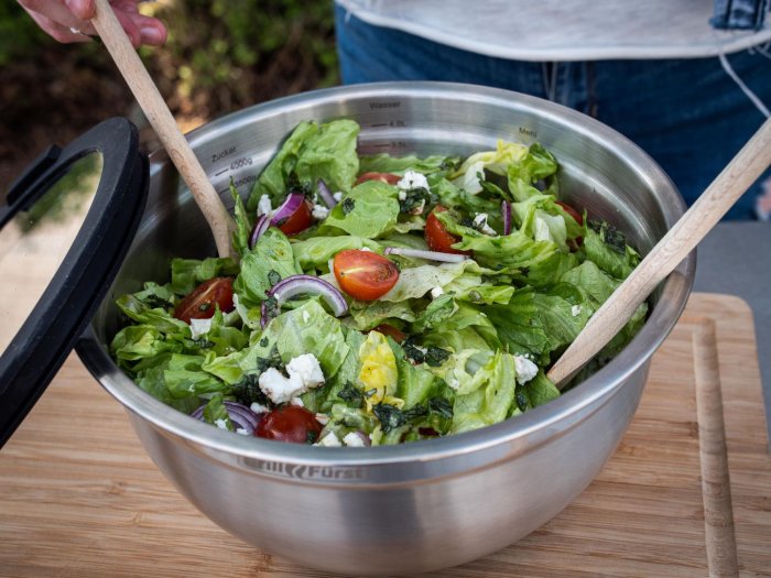 Die Grillfürst BBQ Edelstahlschüssel als Salatschüssel mit Deckel