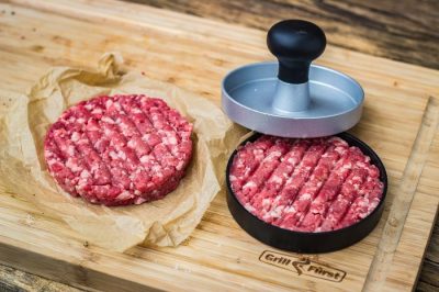 Mit der Grillfürst Aluminium Burger Presse bringen Sie Ihre Patties perfekt in Form