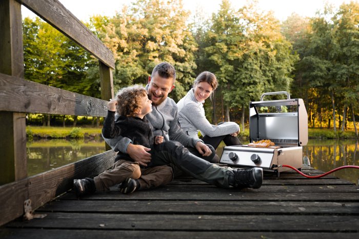 Auch unterwegs komfortabel grillen: Mit dem Grillfürst Campinggrill G201E
