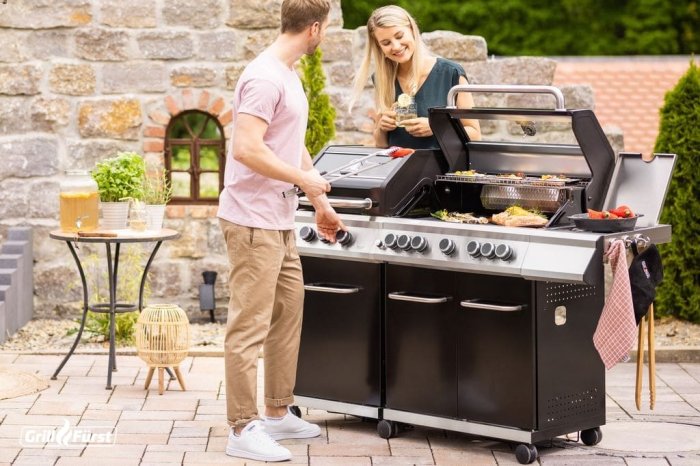 Der Grillfürst Gasgrill als riesiger Doppelhauben Gasgrill
