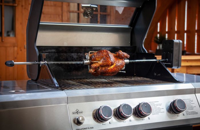 Grillfürst Universal Drehspieß auf Gasgrill G310