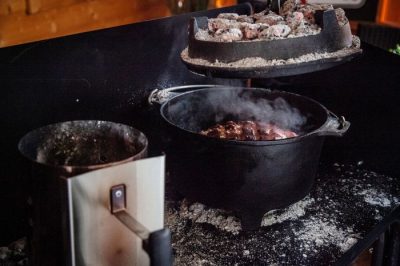 Die Grillfürst Dutch Oven Station mit Windschild