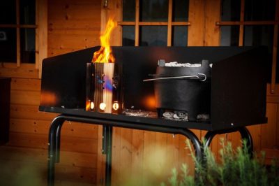 Der perfekte Feuertisch für den Dutch Oven in idealer Arbeitshöhe