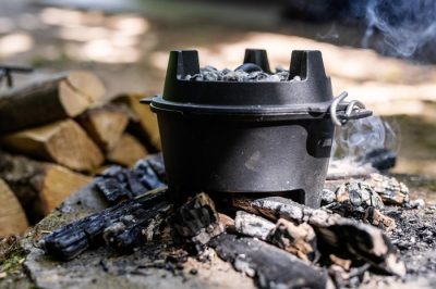 Der Grillfürst Dutch Oven BBQ Edition mit T-Füßen - fester Stand auch auf dem Grillrost