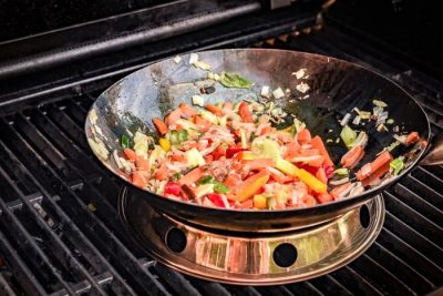Grillfürst Edelstahl Wok mit Wokring für die Nutzung auf dem Seitenkocher oder dem Grillrost Grillfürst Edelstahl Wok mit Wokring für die Nutzung auf dem Seitenkocher oder dem Grillrost