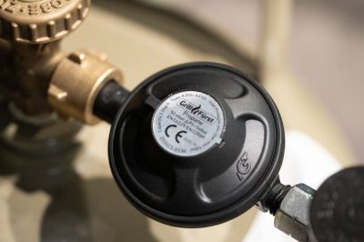 Grillfürst Gaszubehör - Druckminderer für Gasflaschen Klassischer 50 mbar Druckminderer für deutsche Gasflaschen und klassische Gasschläuche