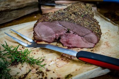 Grillgabel zum sicheren Halten und Tranchieren von Braten und größeren Fleischstücken Grillgabel zum sicheren Halten und Tranchieren von Braten und größeren Fleischstücken