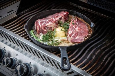 Grillfürst Gusspfanne Grill Gusspfanne auf dem Gasgrill