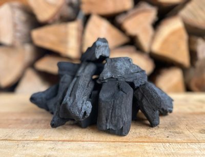 Holzkohle aus ökologisch wertvoller Produktion Holzkohle aus ökologisch wertvoller Produktion