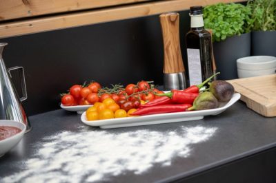 Grillfürst Moments Sideboard mit Rückwand für sauberes und komfortables Arbeiten auf der Arbeitsfläche Grillfürst Moments Sideboard mit Rückwand für sauberes und komfortables Arbeiten auf der Arbeitsfläche