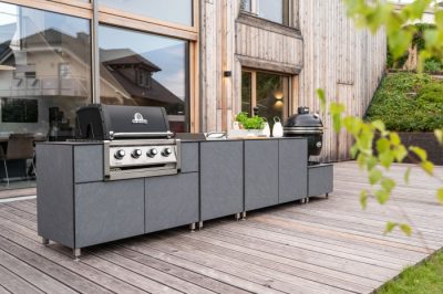 Grillfürst Outdoorküche individuell planen mit Einbaugrill und Keramikgrill Die Grillfürst Outdoorküche bestehend aus allen Modulen in Schiefer Optik