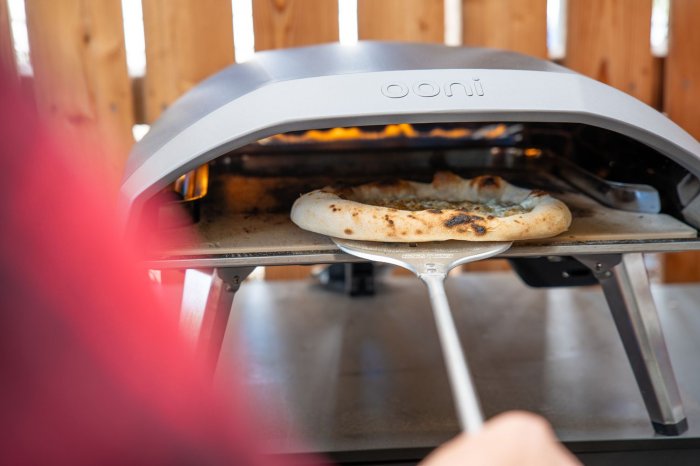Grillfürst Pizzawender mit kleiner runder Schaufel Grillfürst Pizzawender mit kleiner runder Schaufel